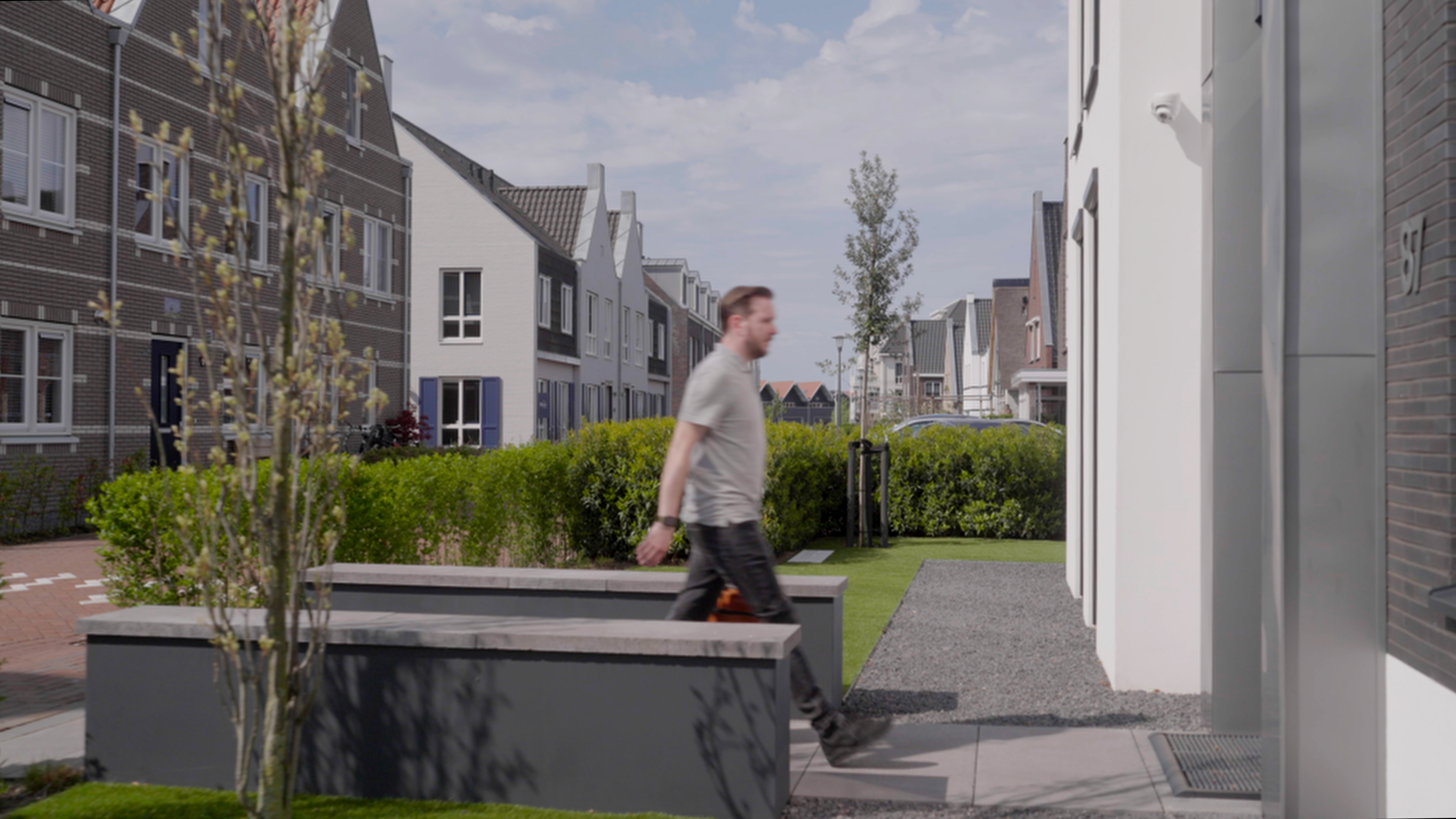 oneDOMUS Loxone specialist aan het werk